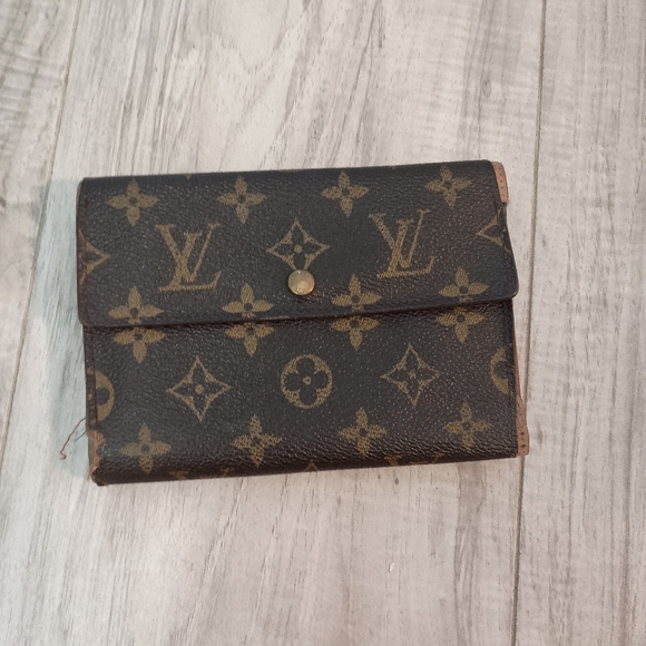 Louis Vuitton Handbags - Louis Vuitton Pochette Passport Trifold Wallet Case Monogram